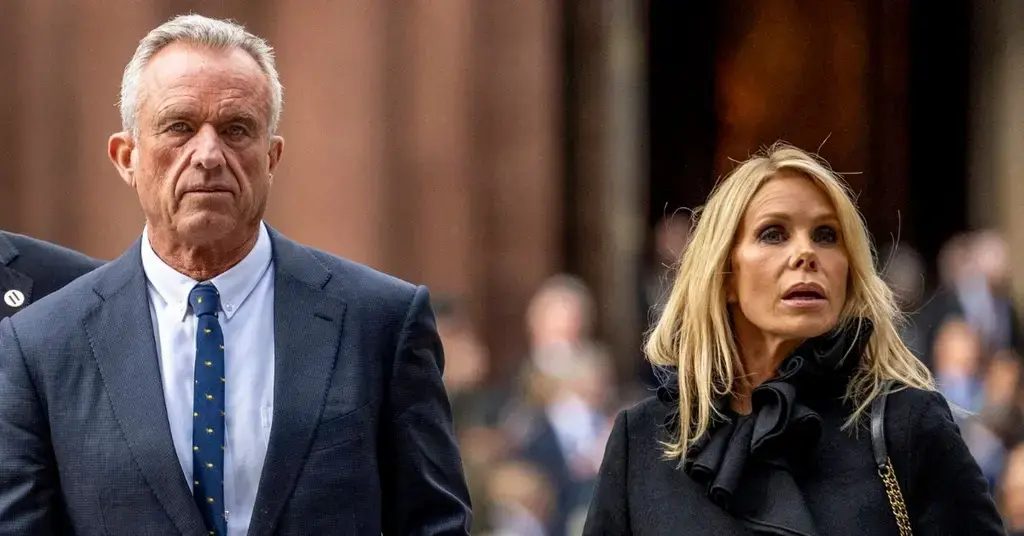 Sexting Scandal: Cheryl Hines Gives RFK Jr. An Ultimatum Sexting Scandal: Cheryl Hines Gives RFK Jr. An Ultimatum