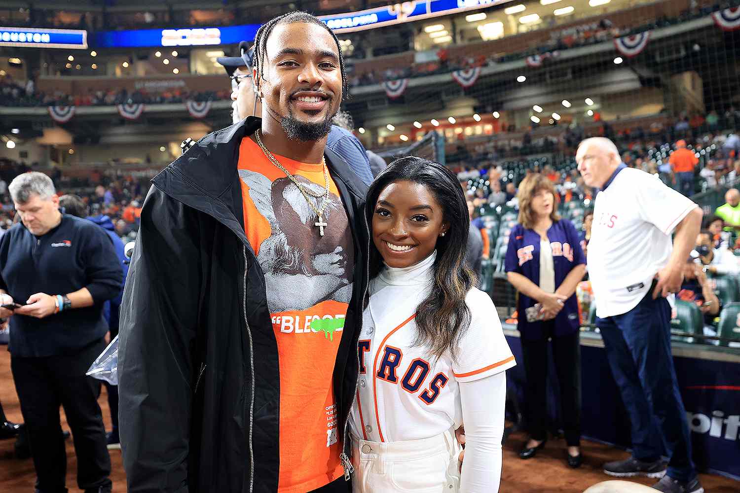 Simone Biles Buys Luxury Bags, Husband Jonathan Owens Offers Emotional Support: Fan Outrage Simone Biles Buys Luxury Bags, Husband Jonathan Owens Offers Emotional Support: Fan Outrage