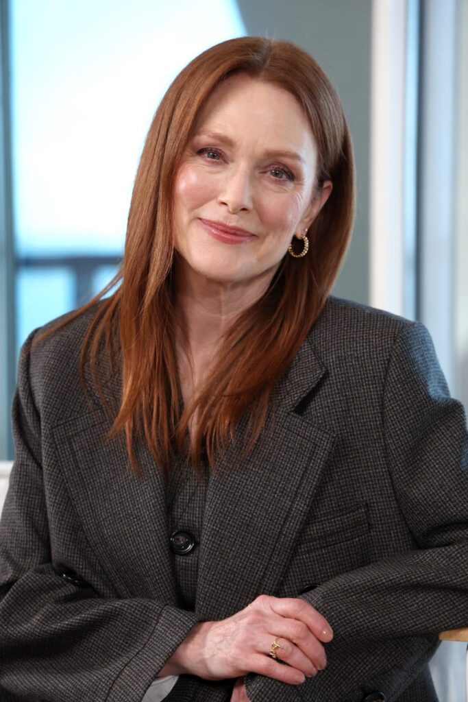 Siren On Netflix: Julianne Moore, Meghann Fahy, & Milly Alcock Lead The Cast Siren On Netflix: Julianne Moore, Meghann Fahy, & Milly Alcock Lead The Cast