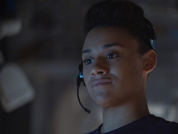 Siren Review: A Stellar Cast Elevates This Beachy Thriller Siren Review: A Stellar Cast Elevates This Beachy Thriller