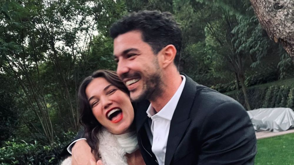 Sosyal Medya Çılgına Döndü: Pınar Deniz Ve Kaan Yıldırım'ın Bebek Fotoğrafı Sosyal Medya Çılgına Döndü: Pınar Deniz Ve Kaan Yıldırım'ın Bebek Fotoğrafı