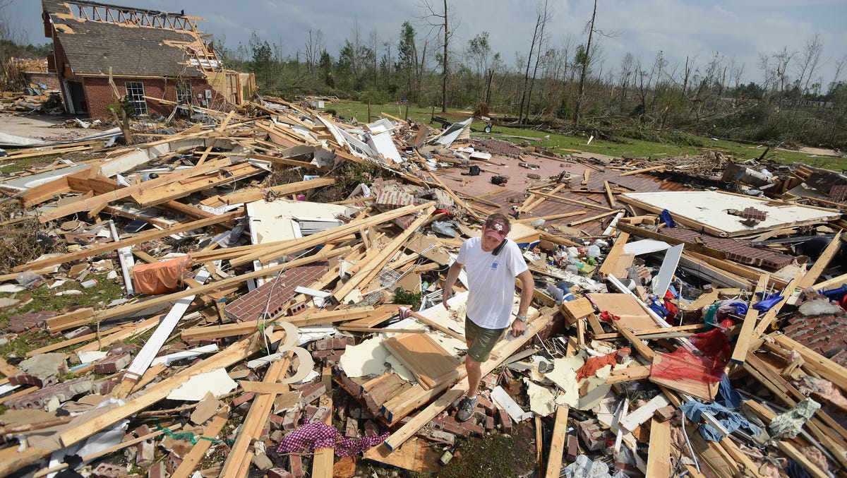 State Of Emergency: Louisville Battles Tornado Aftermath And Imminent Flooding State Of Emergency: Louisville Battles Tornado Aftermath And Imminent Flooding