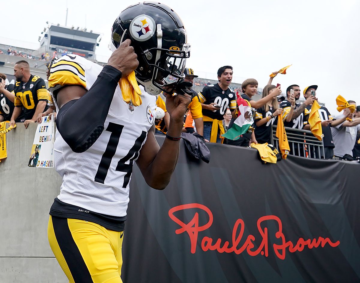 Steelers Decide Wide Receiver's Future: What's Next? Steelers Decide Wide Receiver's Future: What's Next?