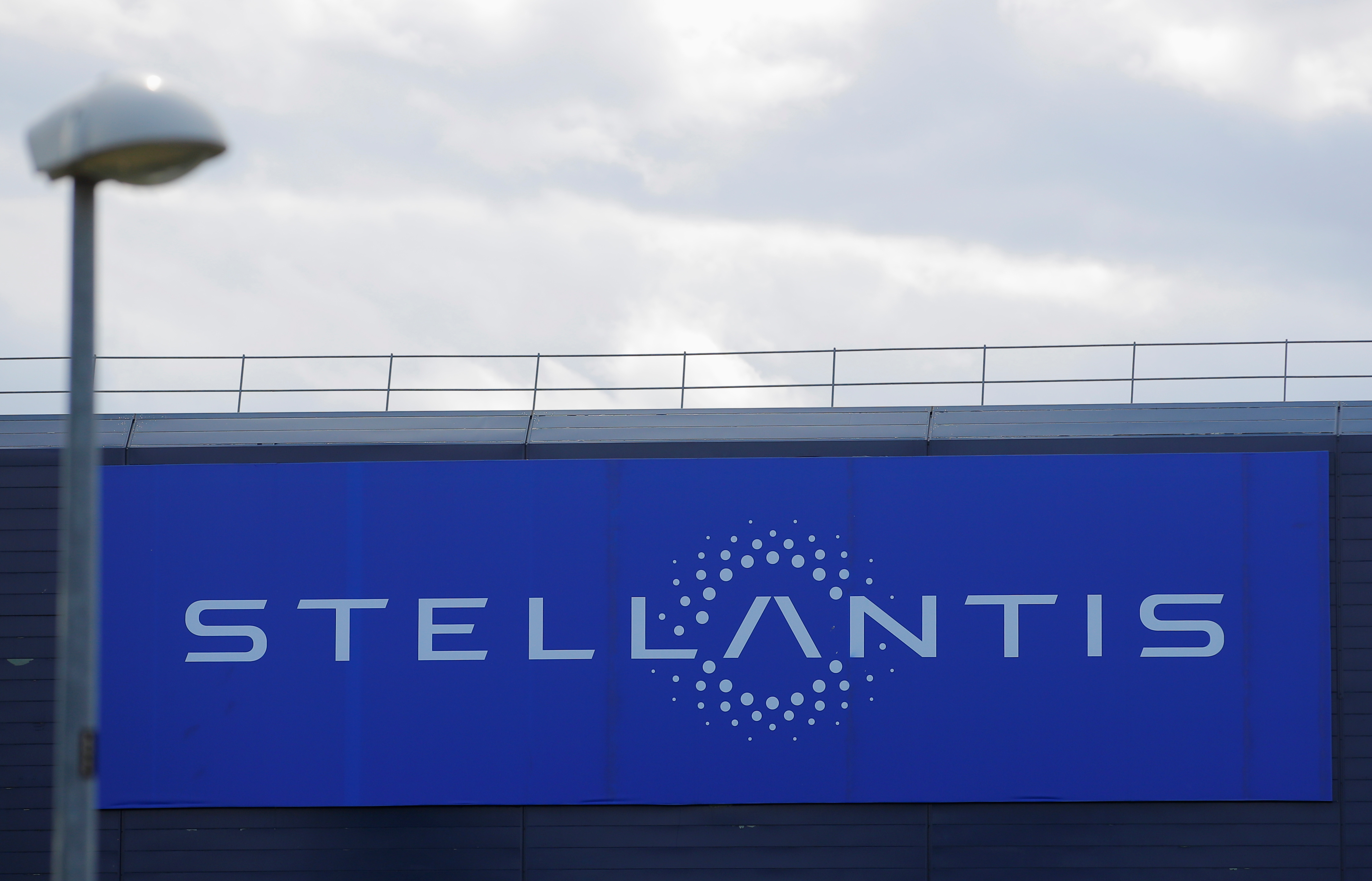 Stellantis CEO Search: US Boss In Pole Position Stellantis CEO Search: US Boss In Pole Position