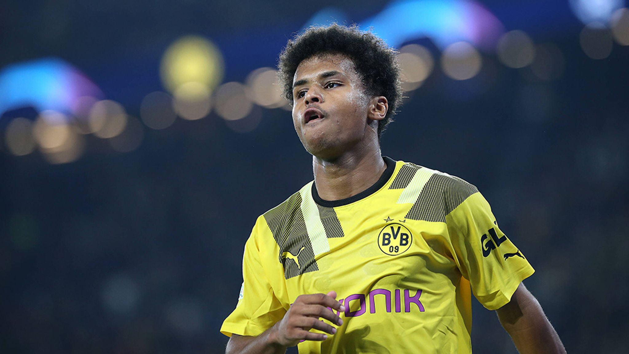 Stylisher Auftritt: Adeyemi Etabliert Sich Beim BVB Stylisher Auftritt: Adeyemi Etabliert Sich Beim BVB