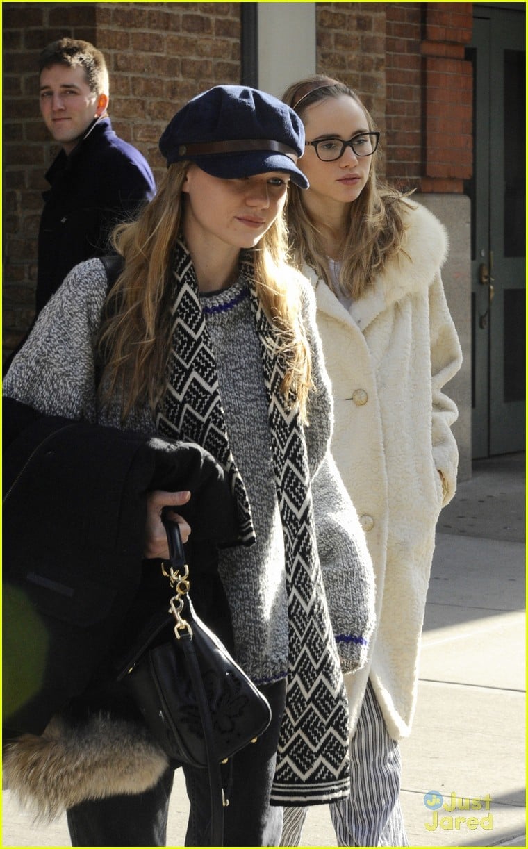 Suki Waterhouse: Redefining Grandma Chic In Valentino Suki Waterhouse: Redefining Grandma Chic In Valentino
