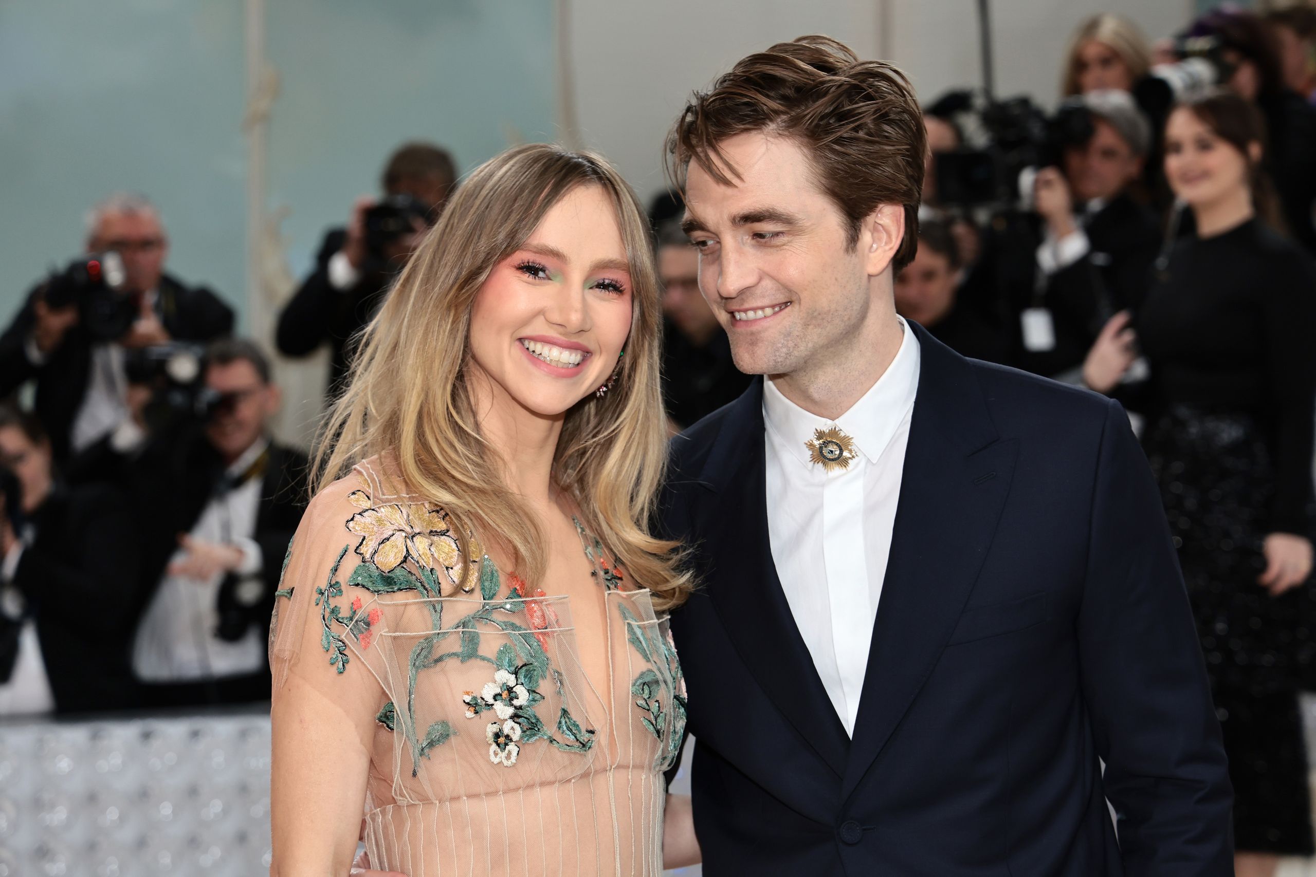 Suki Waterhouse Stuns At Met Gala 2025 In Revealing Black Tuxedo Suki Waterhouse Stuns At Met Gala 2025 In Revealing Black Tuxedo