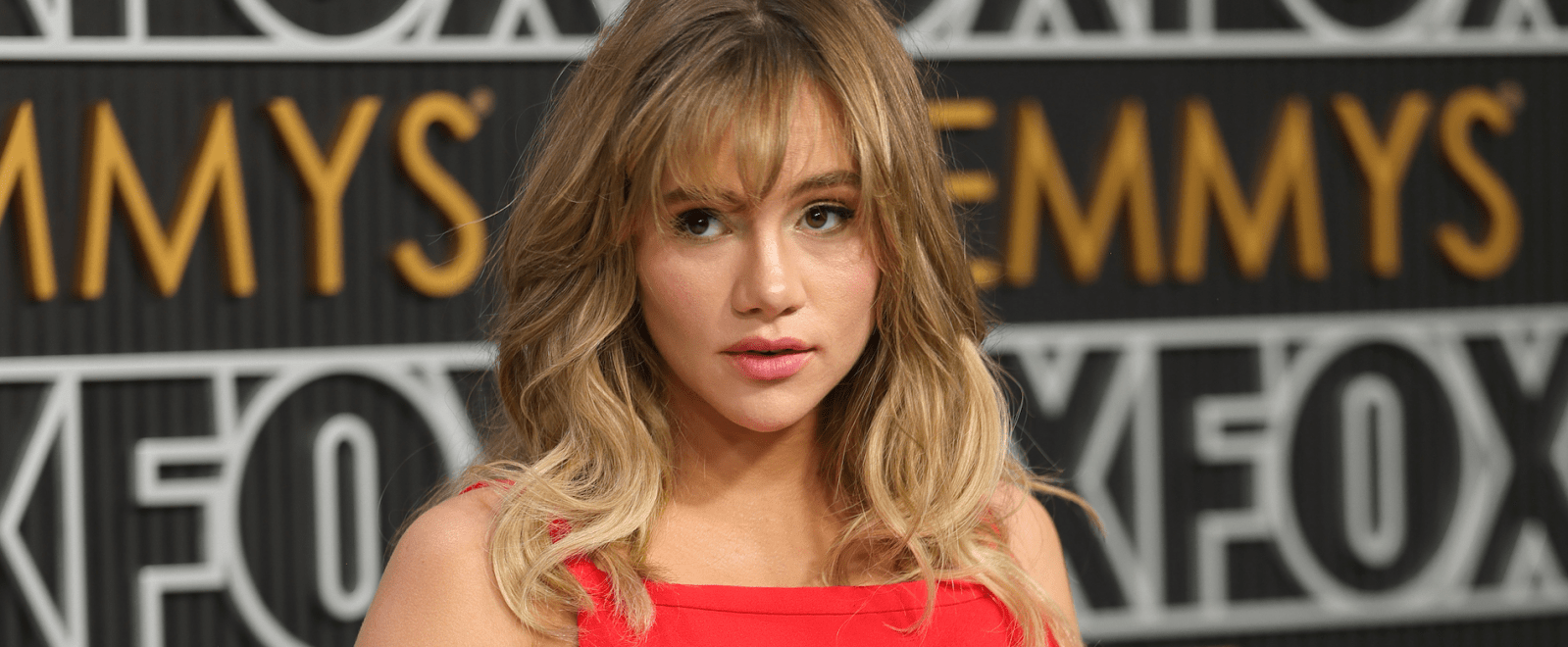 Suki Waterhouse's North American Tour: A Disco Dream With SURFACE Suki Waterhouse's North American Tour: A Disco Dream With SURFACE