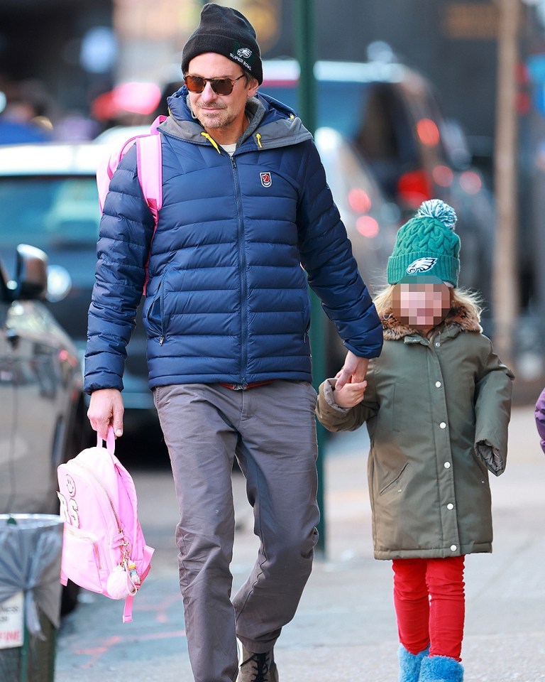 Super Bowl 2025: Bradley Cooper And 7-Year-Old Daughter Lea In Matching Green Outfits Super Bowl 2025: Bradley Cooper And 7-Year-Old Daughter Lea In Matching Green Outfits