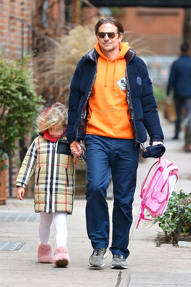 Super Bowl 2025: Bradley Cooper And 7-Year-Old Daughter Lea's Matching Green Jackets Super Bowl 2025: Bradley Cooper And 7-Year-Old Daughter Lea's Matching Green Jackets