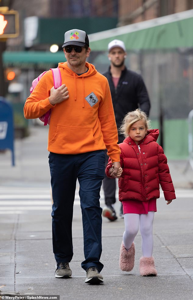 Super Bowl 2025: Bradley Cooper And Daughter Lea's Coordinated Green Jackets Super Bowl 2025: Bradley Cooper And Daughter Lea's Coordinated Green Jackets