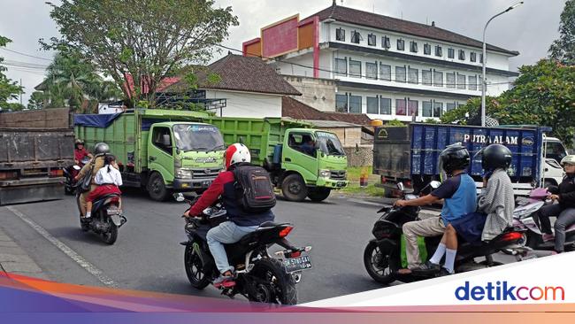 Surya Paloh Sorot Krisis Infrastruktur Jalan Di Bali Surya Paloh Sorot Krisis Infrastruktur Jalan Di Bali