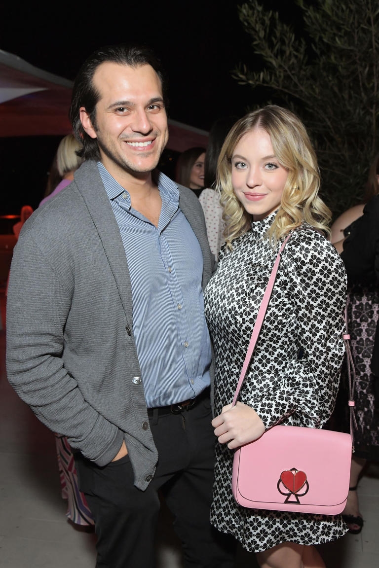 Sydney Sweeney And Jonathan Davino: Breakup Speculation Mounts As He's Spotted At Her $6M LA Mansion Sydney Sweeney And Jonathan Davino: Breakup Speculation Mounts As He's Spotted At Her $6M LA Mansion