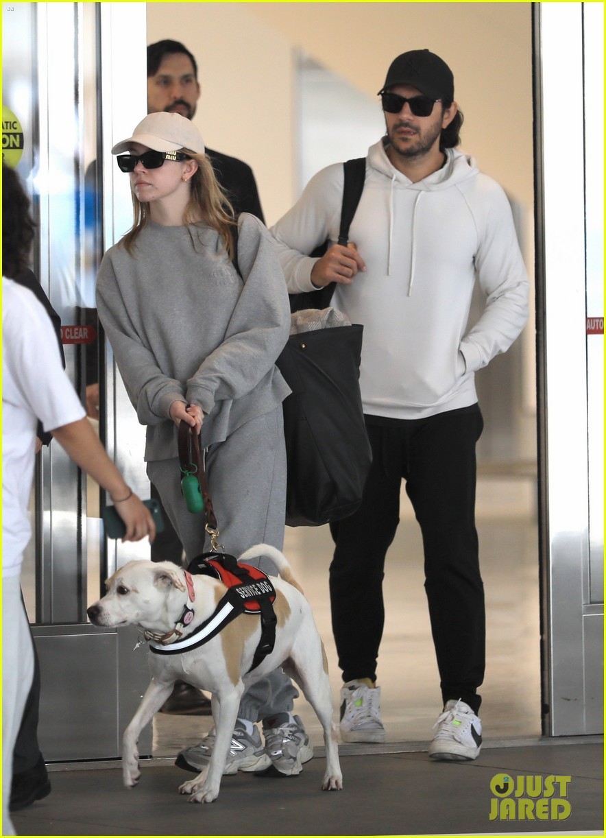 Sydney Sweeney's Fiancé, Jonathan Davino, Seen At Actress's $6 Million LA Home Amidst Breakup Rumors Sydney Sweeney's Fiancé, Jonathan Davino, Seen At Actress's $6 Million LA Home Amidst Breakup Rumors