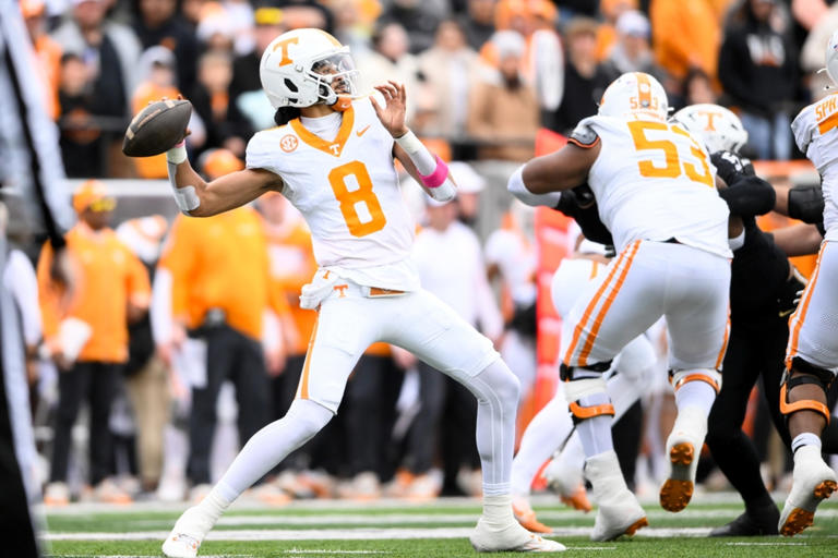 Tennessee Rallies Past LSU, Ties Series Tennessee Rallies Past LSU, Ties Series