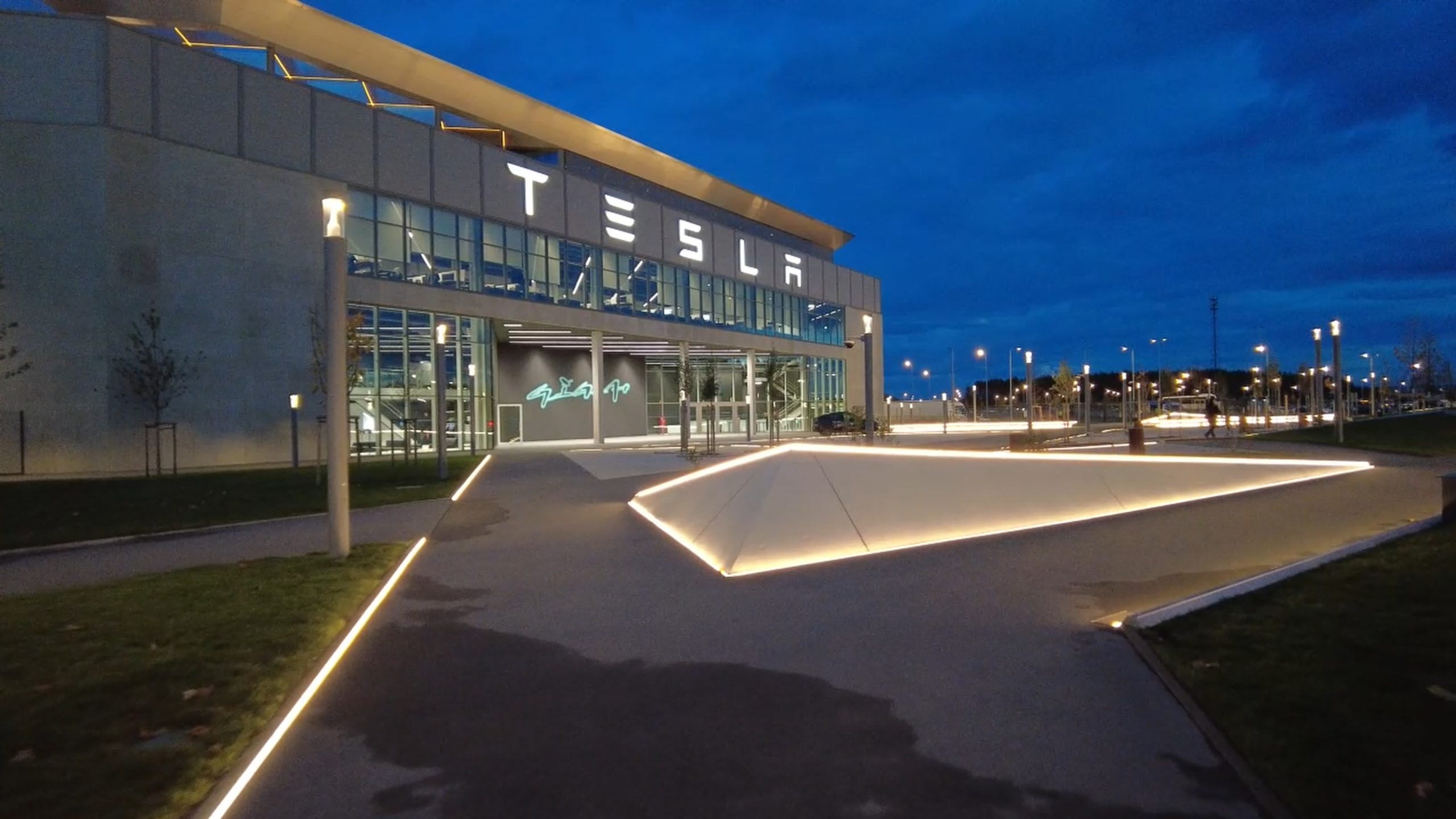 Tesla Berlin: Prosvjed I Poruka O Planetarnoj Prijetnji Tesla Berlin: Prosvjed I Poruka O Planetarnoj Prijetnji