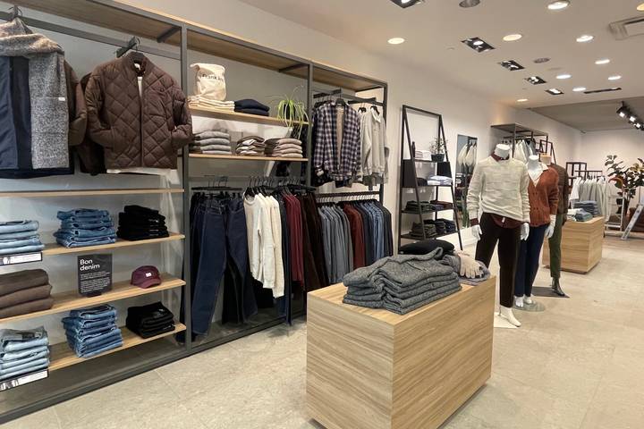 The 28 Hudson's Bay Leases: Unveiling Weihong Liu's Investment Strategy The 28 Hudson's Bay Leases: Unveiling Weihong Liu's Investment Strategy