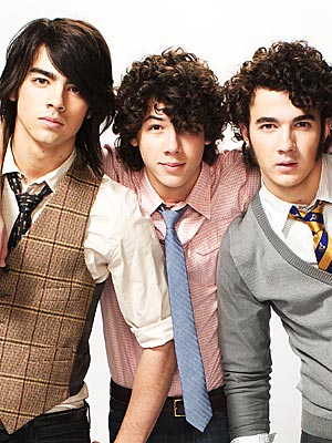 The Jonas Brothers: Joe Jonas Addresses Fan Fight The Jonas Brothers: Joe Jonas Addresses Fan Fight