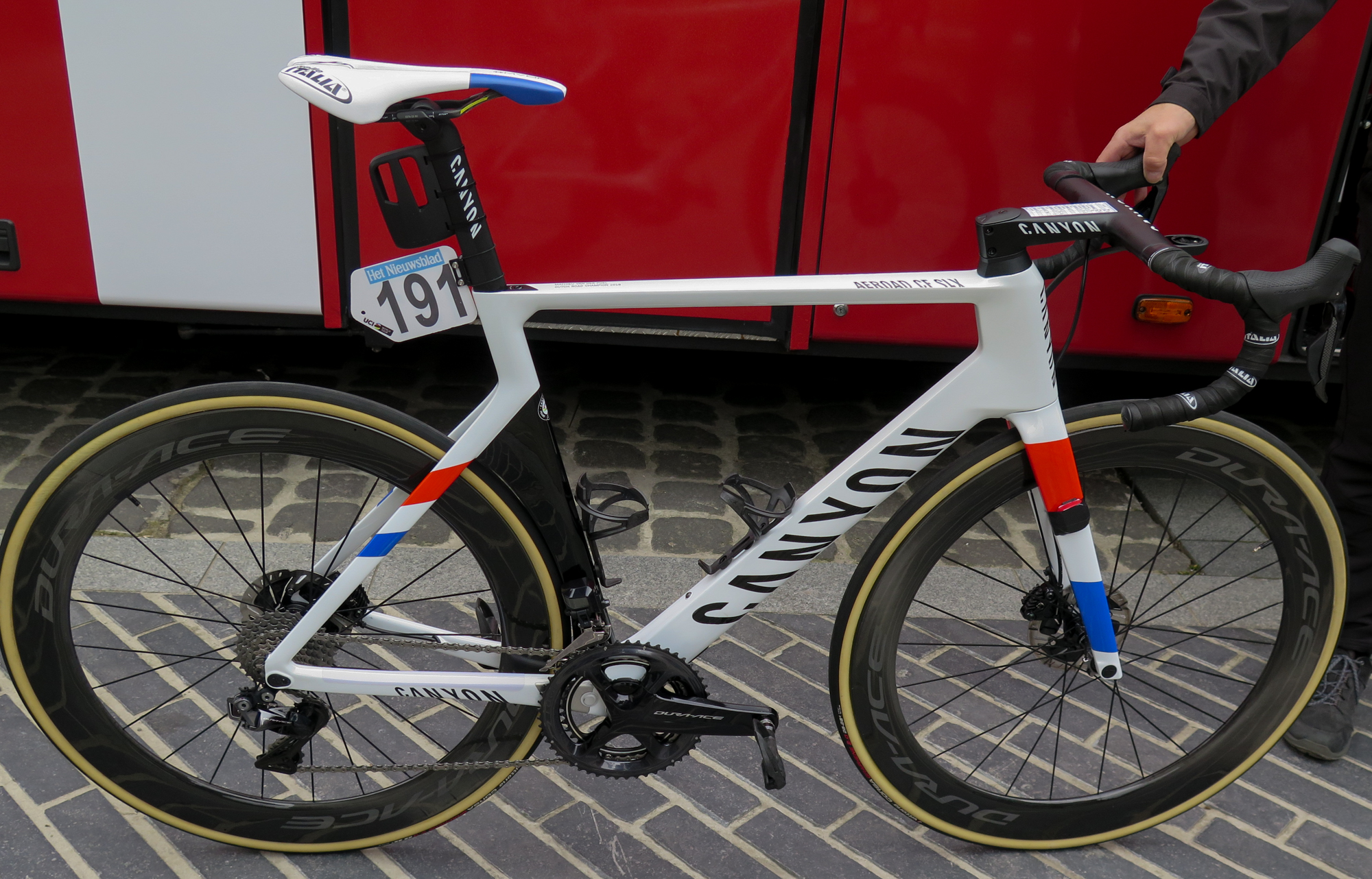 Tirreno-Adriatico 2024: Mathieu Van Der Poel's Custom Canyon Aeroad Tirreno-Adriatico 2024: Mathieu Van Der Poel's Custom Canyon Aeroad