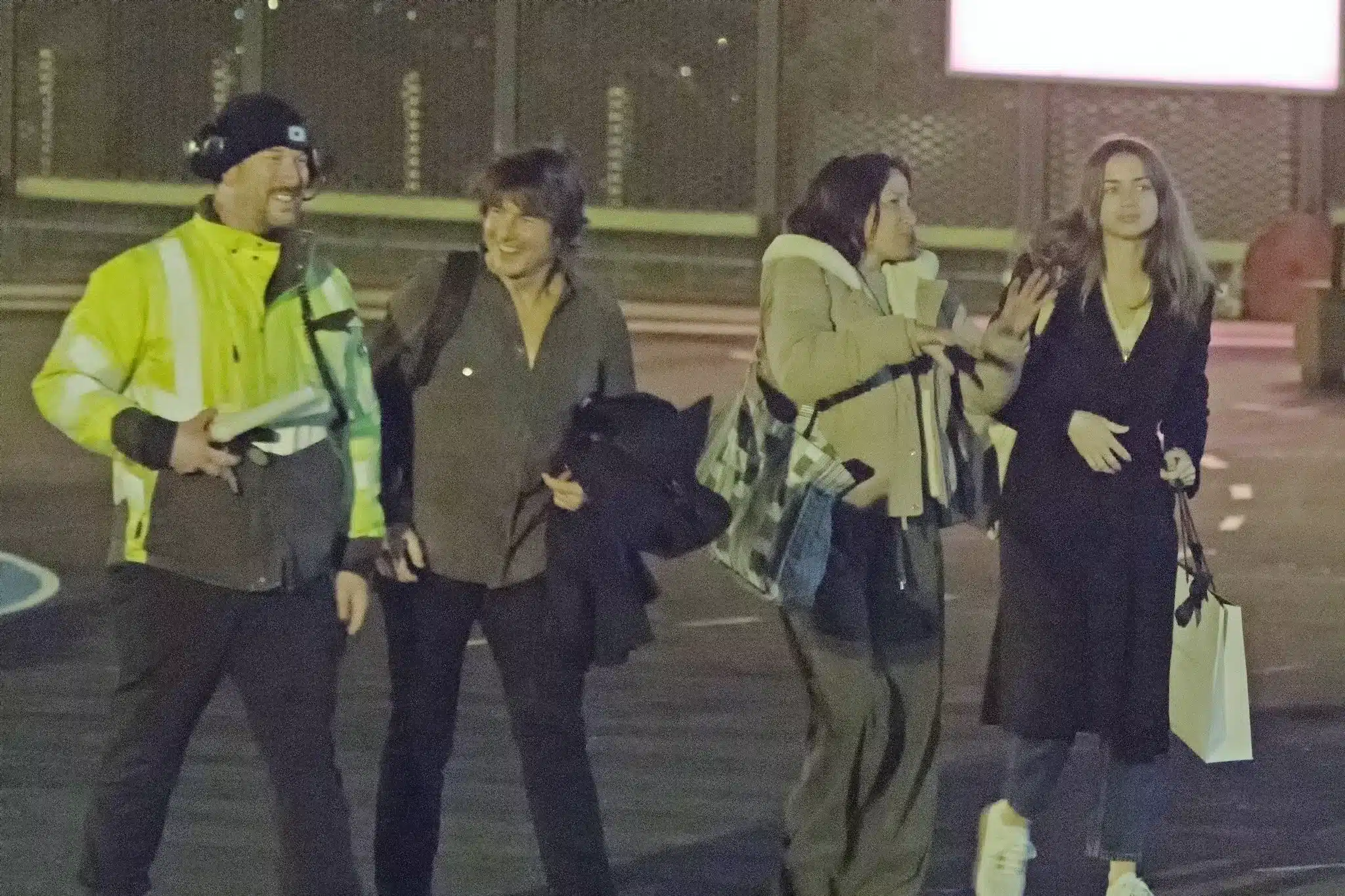 Tom Cruise And Ana De Armas' English Outing Reignites Dating Speculation Tom Cruise And Ana De Armas' English Outing Reignites Dating Speculation