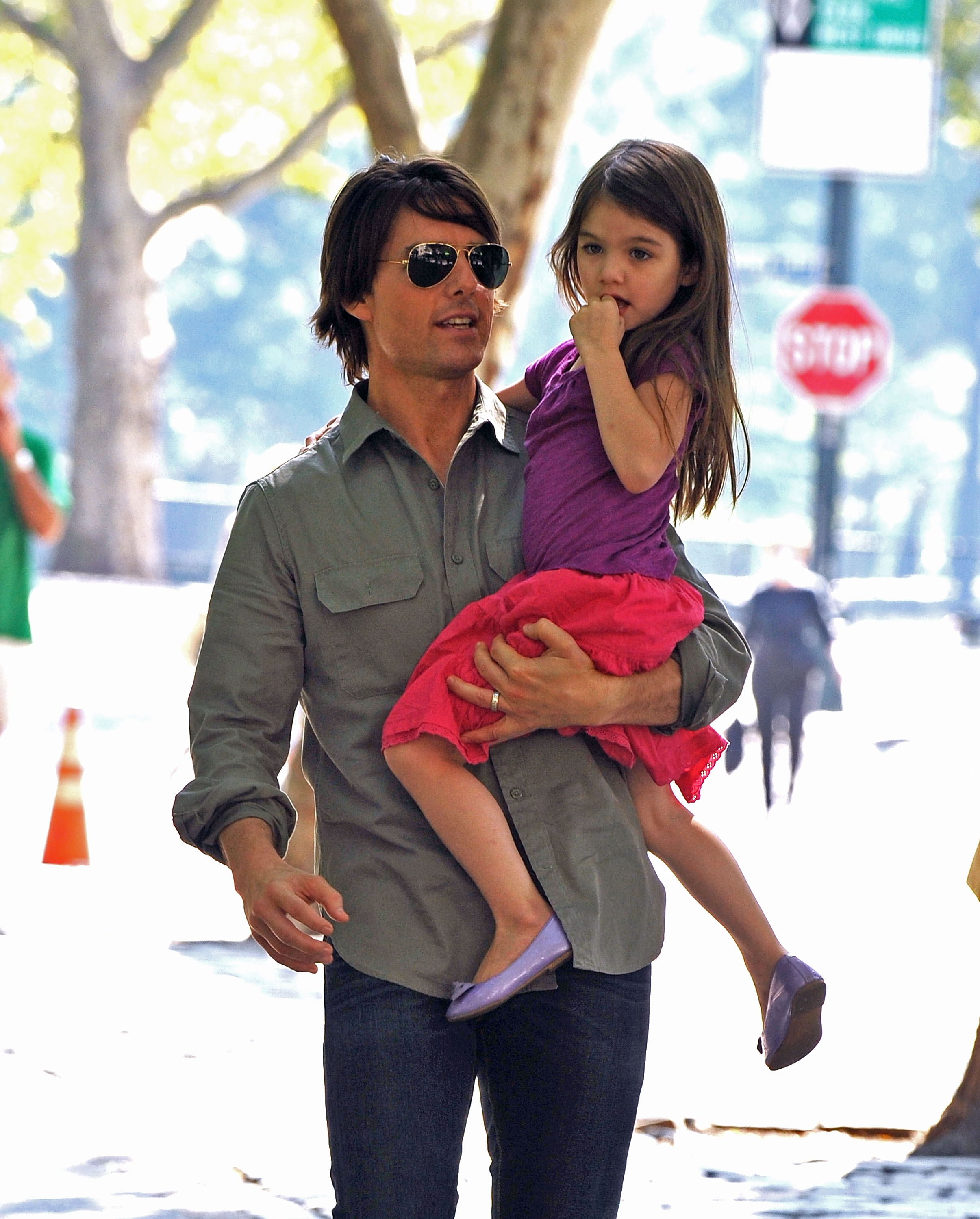 Tom Cruise's Post-Partum Gesture Towards Suri Cruise Tom Cruise's Post-Partum Gesture Towards Suri Cruise