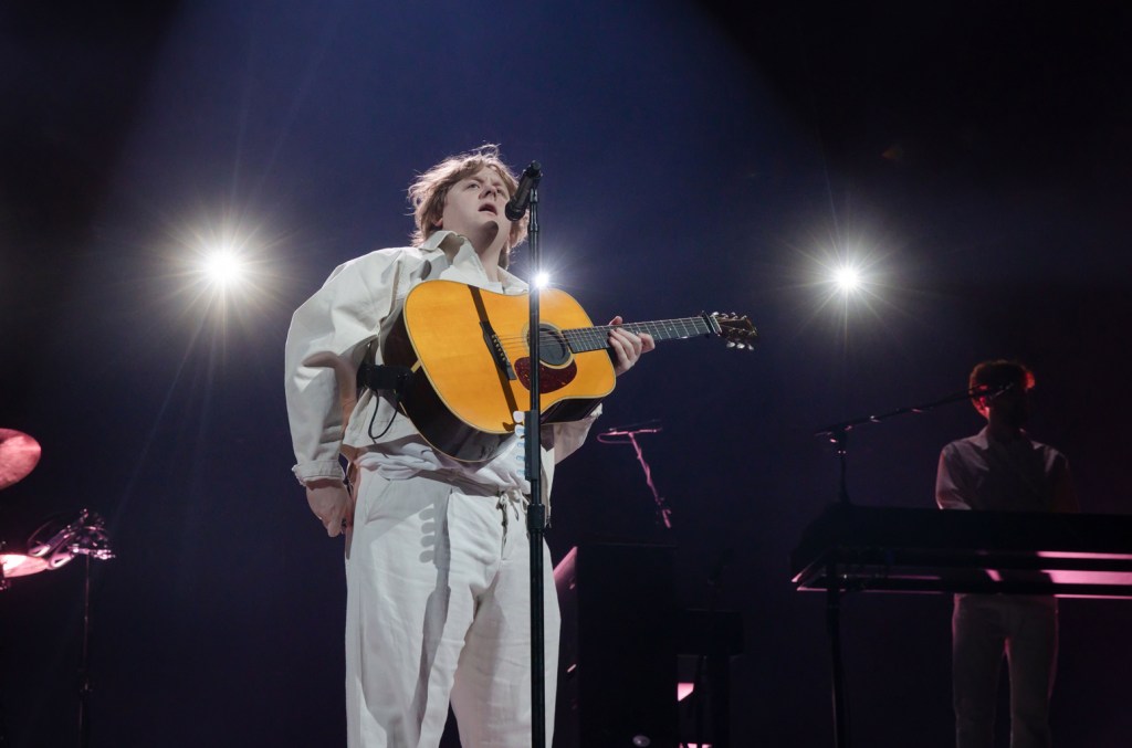 Tom Walker's Charity Concert Features Surprise Guest Lewis Capaldi Tom Walker's Charity Concert Features Surprise Guest Lewis Capaldi