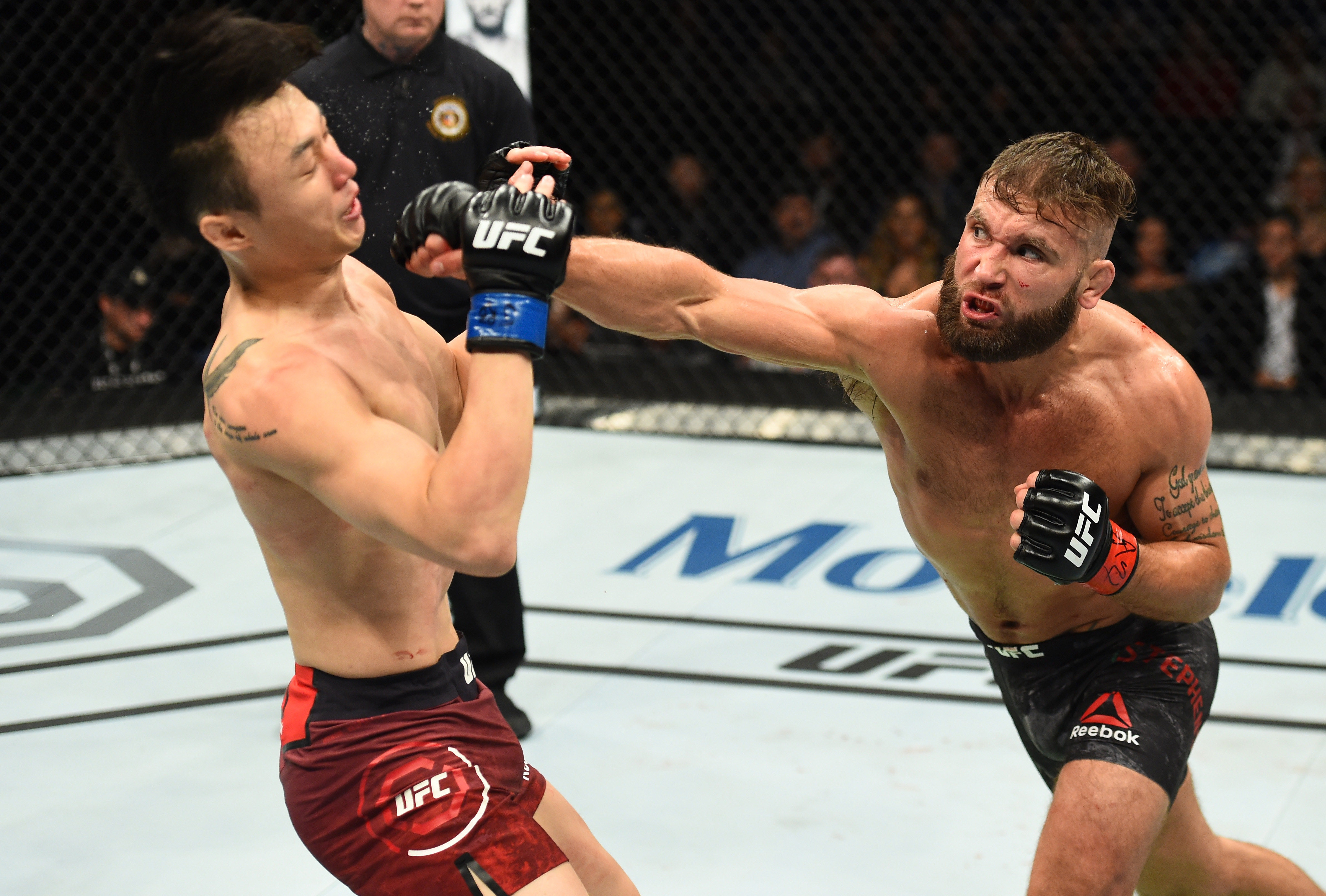 Tonight's UFC Des Moines Fights: Start Time And Card Details Tonight's UFC Des Moines Fights: Start Time And Card Details