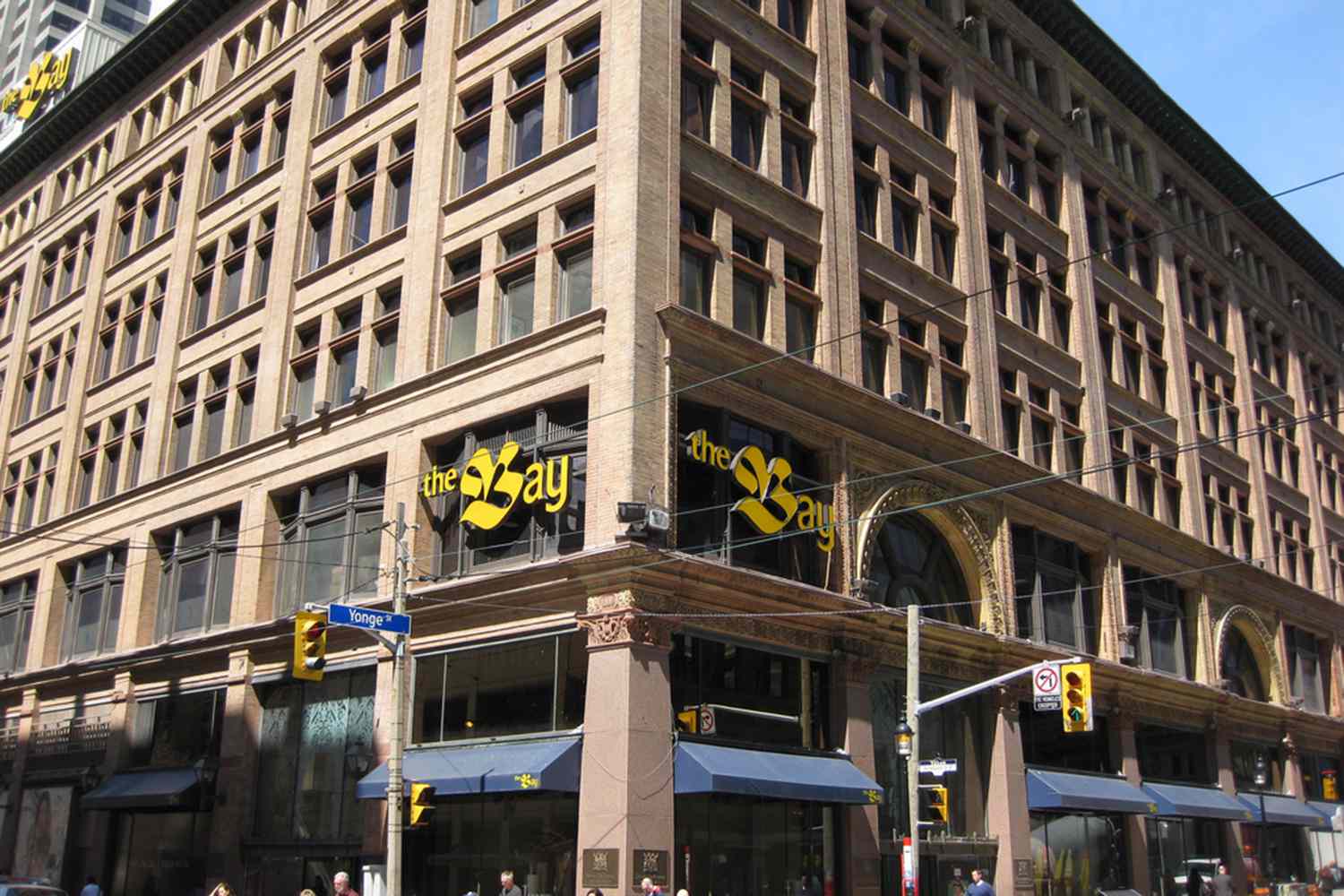 Toronto Company's Bid For Hudson's Bay: Expected Challenges Toronto Company's Bid For Hudson's Bay: Expected Challenges