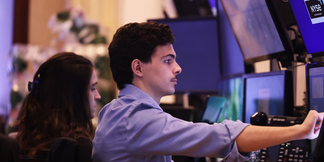 Trade War Concerns Weigh On Markets: Dow Futures, Dollar Dip - Live Updates Trade War Concerns Weigh On Markets: Dow Futures, Dollar Dip - Live Updates