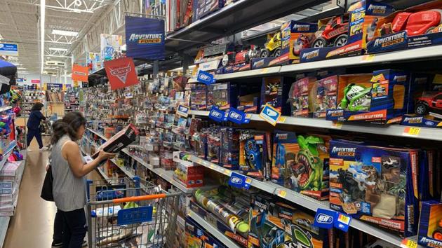 Trade War Continues: Trump's Reliance On Tariffs, According To Warner Trade War Continues: Trump's Reliance On Tariffs, According To Warner