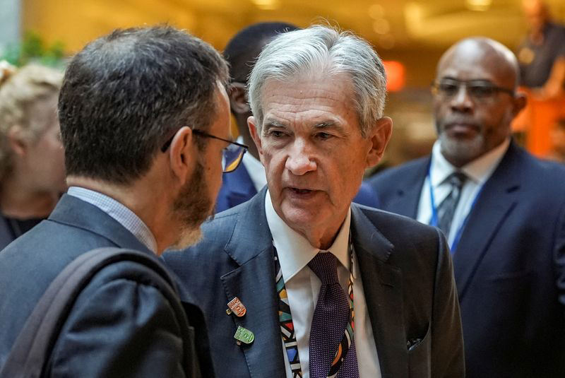 Traders Pare Bets On BOE Cuts: Pound Strengthens After UK Inflation Data Traders Pare Bets On BOE Cuts: Pound Strengthens After UK Inflation Data