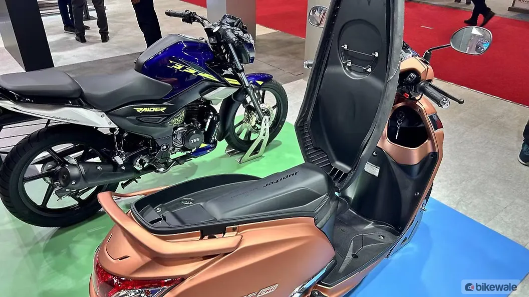 TVS Jupiter CNG और पेट्रोल: तुलनात्मक विश्लेषण और रनिंग कॉस्ट TVS Jupiter CNG और पेट्रोल: तुलनात्मक विश्लेषण और रनिंग कॉस्ट