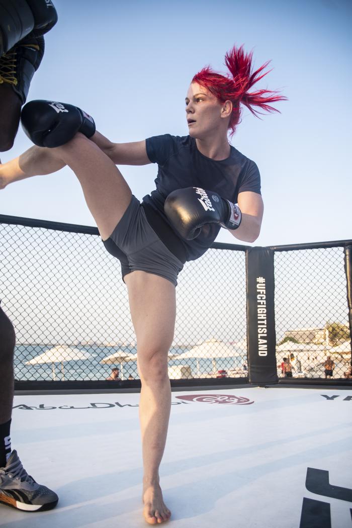 UFC Iowa: Marina Rodriguez Vs. Gillian Robertson – Fight Prediction And Betting Odds UFC Iowa: Marina Rodriguez Vs. Gillian Robertson – Fight Prediction And Betting Odds