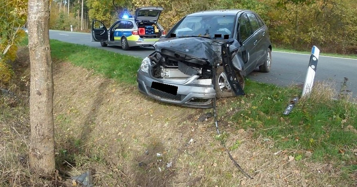 Unfall In Stemwede: Auto Prallt Gegen Baum - Verletzte In Bad Essen Unfall In Stemwede: Auto Prallt Gegen Baum - Verletzte In Bad Essen