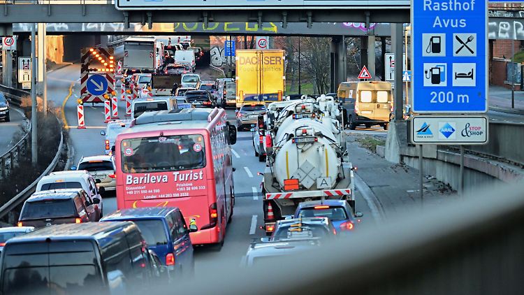 Verkehrschaos In Berlin & Brandenburg: Tram-Unfall Und Dessen Folgen Verkehrschaos In Berlin & Brandenburg: Tram-Unfall Und Dessen Folgen