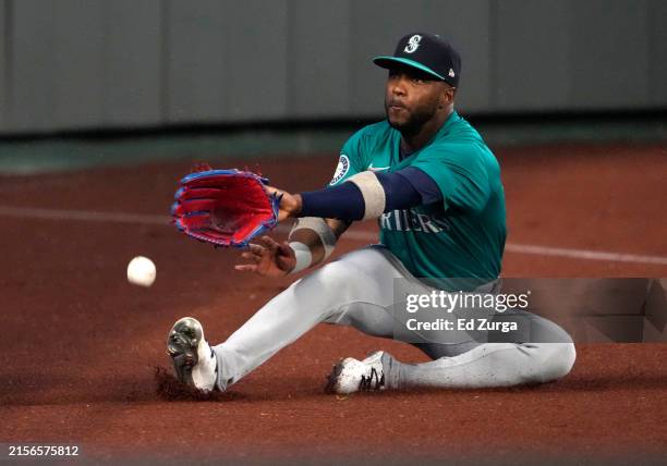 Victor Robles Injured Making Diving Catch In Giants Game Victor Robles Injured Making Diving Catch In Giants Game