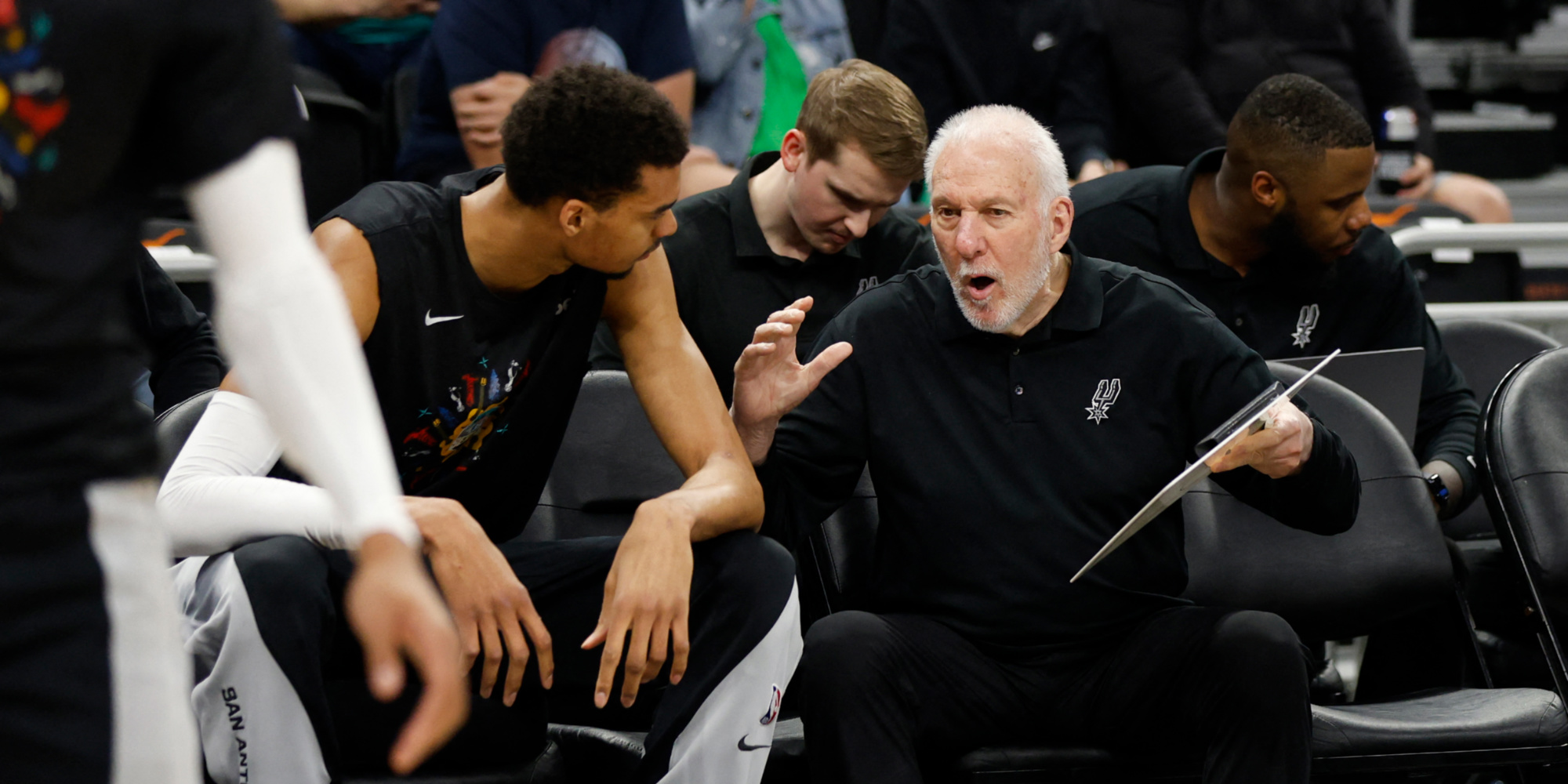 Wembanyama Et Popovich: Une Relation Inspirante Wembanyama Et Popovich: Une Relation Inspirante