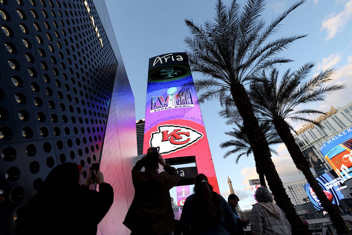 Why Are Las Vegas Casinos Laying Off Staff? A Look At The Current Situation Why Are Las Vegas Casinos Laying Off Staff? A Look At The Current Situation