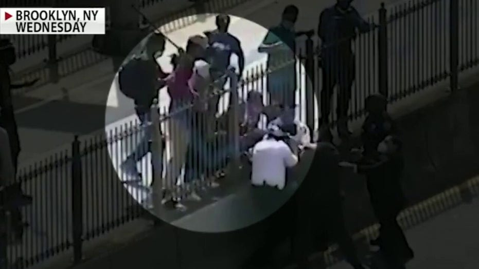 Witness Accounts Of Brooklyn Bridge-City Hall Subway Stabbing Incident Witness Accounts Of Brooklyn Bridge-City Hall Subway Stabbing Incident