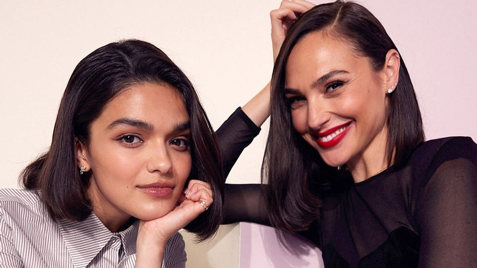 Zegler Attends Snow White Premiere In Spain; Gadot's Absence Explained? Zegler Attends Snow White Premiere In Spain; Gadot's Absence Explained?